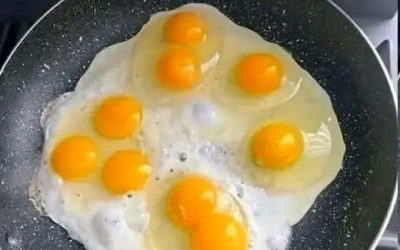 Hur många ägg är det i pannan!?