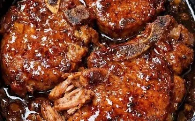Enkla 3-ingredienser ölbräserade fläskkotletter i långkok (möra och saftiga middagar)