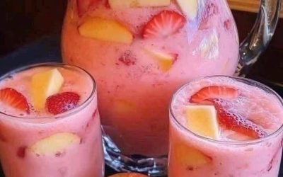Den bästa krämiga jordgubbs- och äppelsmoothien