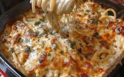 Ostig bakad kyckling Alfredo pasta