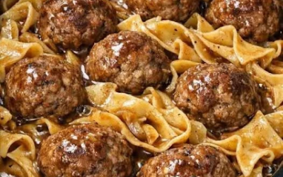 Klassiska köttbullenudlar i Amish-stil