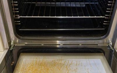 Ett enkelt knep för att rengöra ugnsluckans glas: Glittrande resultat utan starka kemikalier