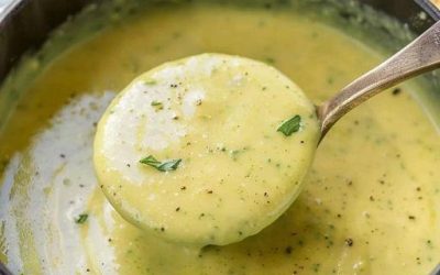 Krämig zucchinisoppa med vitlök, perfekt för viktminskning