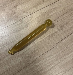En tjej lämnade detta hemma hos mig — vet någon vad det är? 💬👇