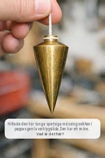 JAG HITTADE DENNA TUNGA, SPETSADE MÄSSINGSVIKT I MIN PAPPAS GAMLA VERKTYGSLÅDA — DEN HAR EN SNÖRE FAST, MEN VAD ANVÄNDES DEN EGENTLIGEN TILL?