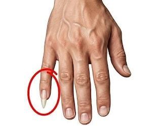 Varför låter vissa män den här nageln växa lång?